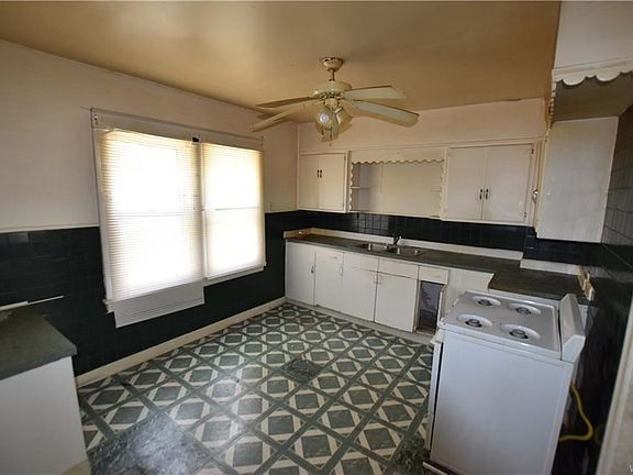 4th image of 158 Theodore St