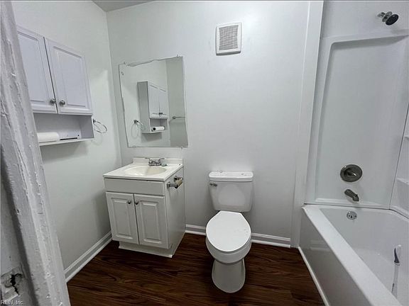 2nd image of 1529 Vine St #1529
