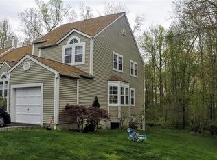 251 Maple Brook Ct, Yorktown Heights, NY 10598