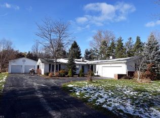 21 E Bel Meadow Ln, Chagrin Falls, OH 44022