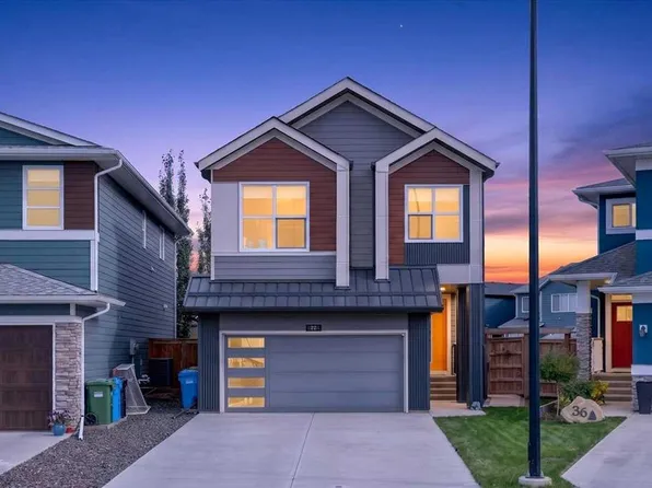 32 NW Cranbrook Bay SE, Calgary, AB T3M 3C2