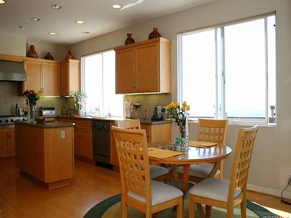 5th image of 4421 Crest Dr