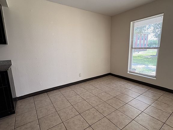 3rd image of 1608 Sam Houston Dr #P-07