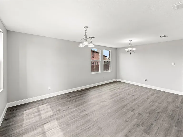 1701 Silverwood Ln — Photo 24