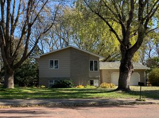 530 Ashmont Rd, Madison, SD 57042