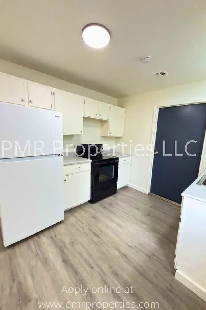 3 Bedrooms / 1 Bathroom House — Photo 2