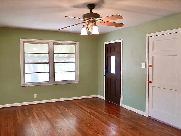 7328 Oak Hill Dr — Photo 3