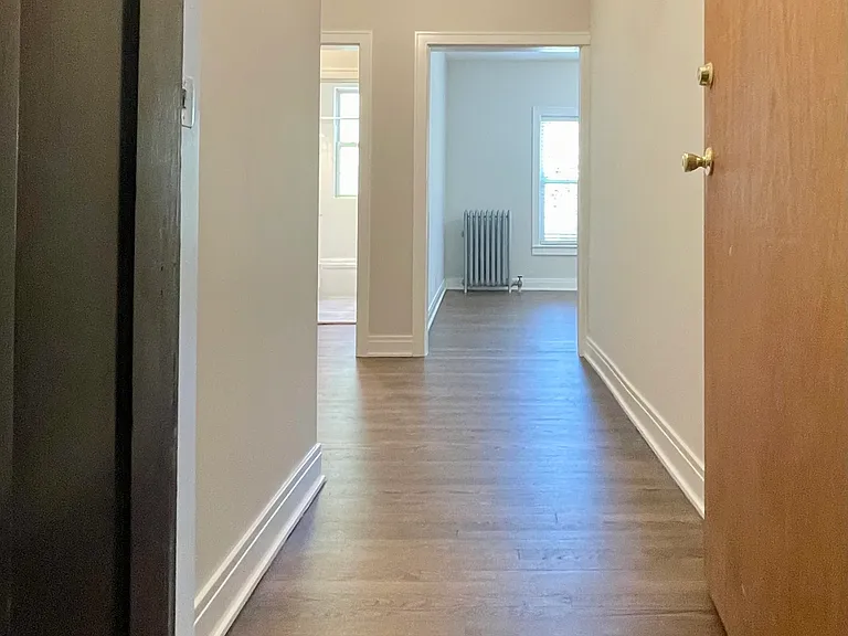 1411 W Greenleaf Ave #2E — Photo 1