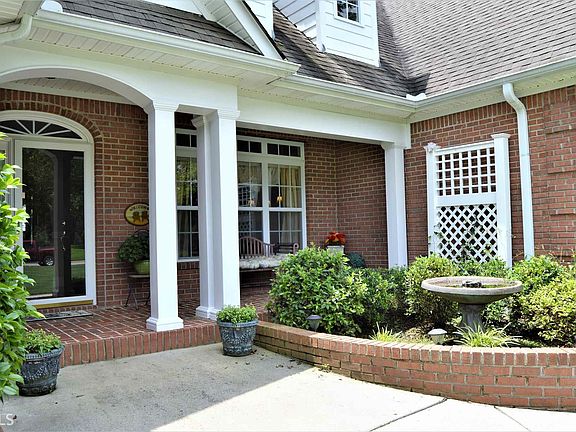 5th image of 19 Lake Park Dr