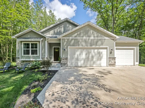 10705 Red Oak Rdg, Howard City, MI 49329