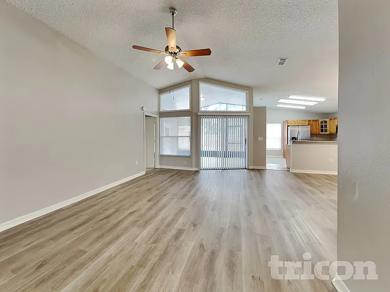 914 Whisper Lake Dr — Photo 3
