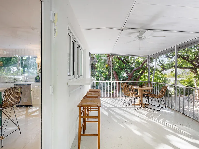 Bougainvillea St — Photo 49