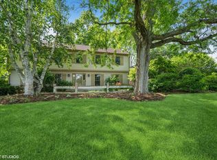 25801 Twin Pond Rd, Lake Barrington, IL 60010