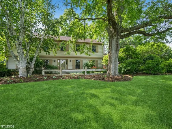 25801 Twin Pond Rd, Lake Barrington, IL 60010