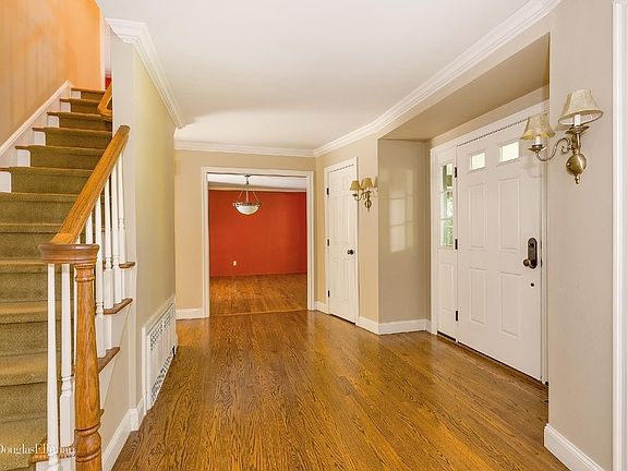 4th image of 30 Arista Dr