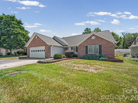 3rd image of 110 Hidden Creek Cir
