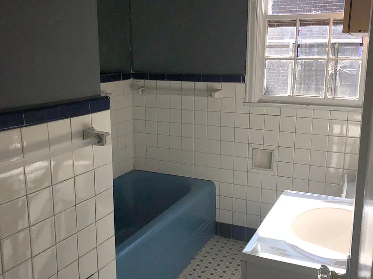 586 Shannon Dr SW — Photo 3