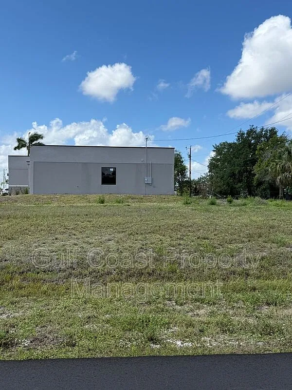 5 bed, 3.0 bath, 1836 sqft, $2,100 — Photo 3