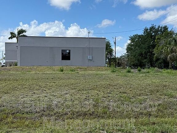 3rd image of 2216 NE 10th Pl