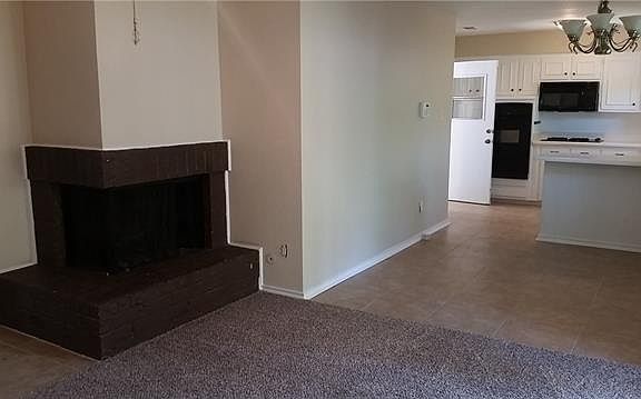 3rd image of 2009 Warwick Dr