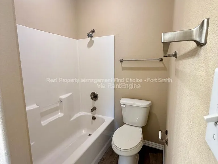 6605 Leightyn Ln — Photo 10