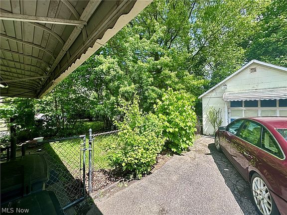 4th image of 855 Beardsley St