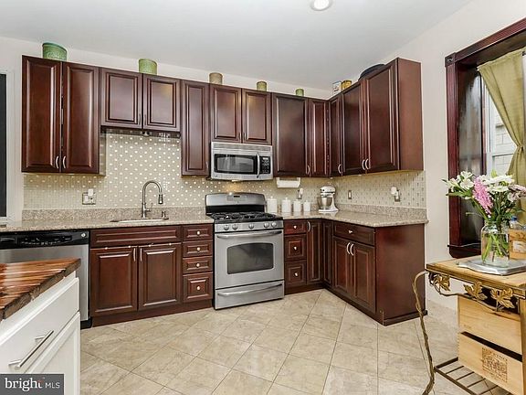 2nd image of 2316 Coral St