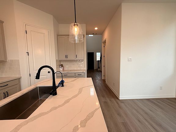 30915 Newcomb Landing Lane Interior Image 5