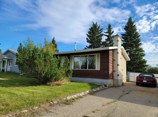 9625 108th Ave, Grande Prairie, AB T8V1N2