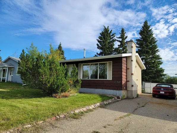 9625 108th Ave, Grande Prairie, AB T8V 1N2