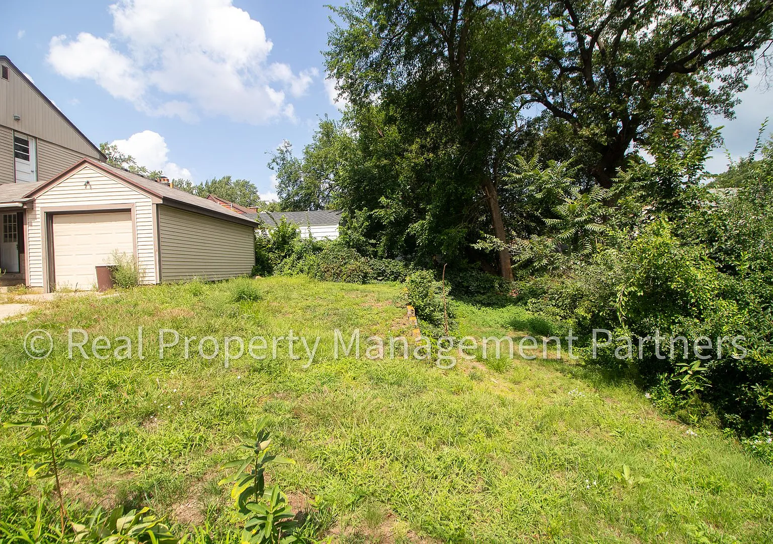 4-Bedroom Home Renovated Kitchen and 4-Season Sunroom on a Corner Lot — Photo 4