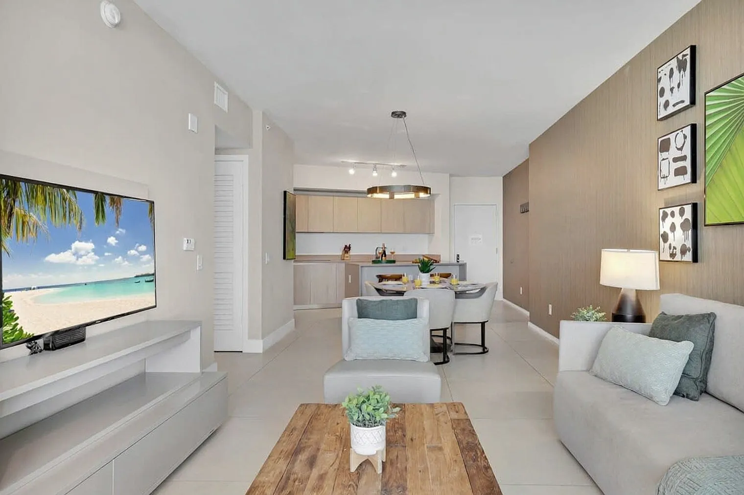 1 bed, 1.0 bath, 796 sqft, $4,003 — Photo 2