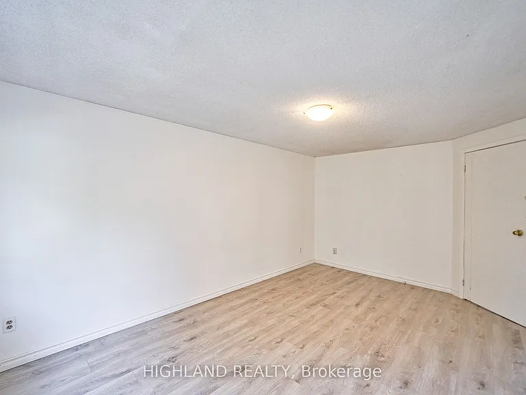 6455 Tisler Cres — Photo 25