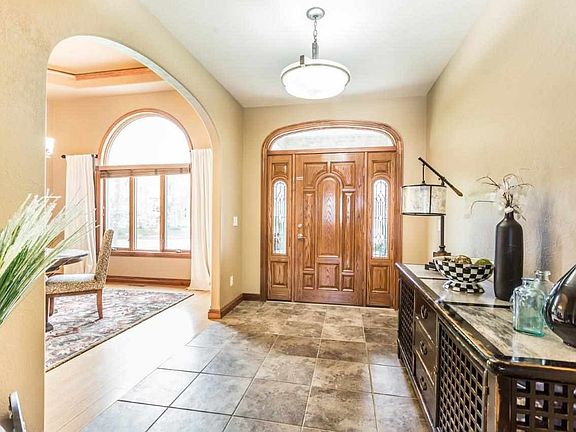 4th image of 307 W Laquinta Cir