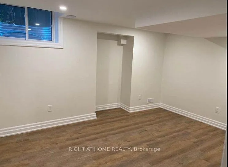 1080 Glenashton Dr #BASEMENT — Photo 7