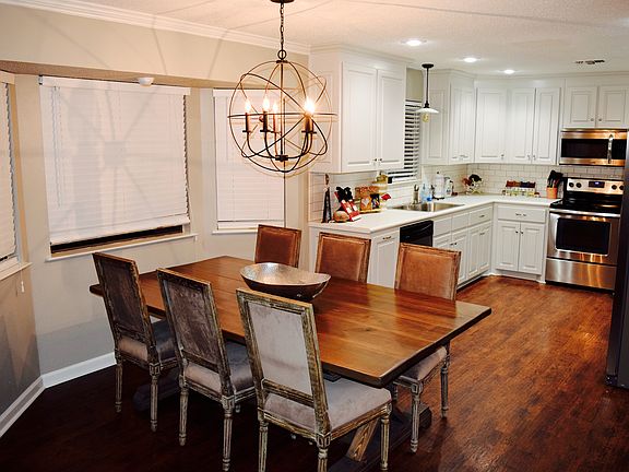 Kitchen with eat- in dining