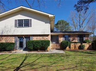 400 Meadowood Dr, Roswell, GA 30075