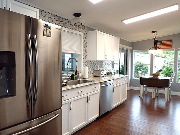 3rd image of 3785 Honeysuckle Court