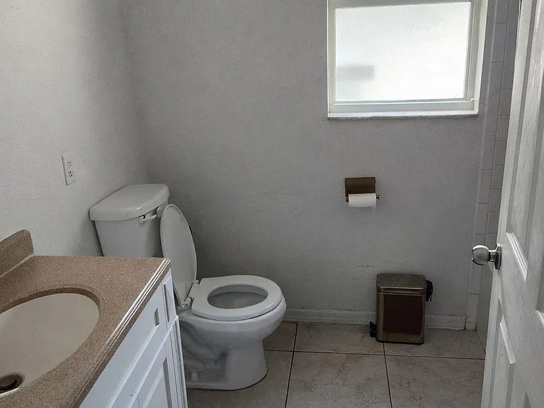 6115 N Albany Ave — Photo 10