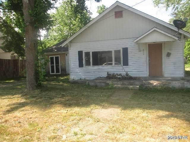 1st image of 806 E Gibbs St