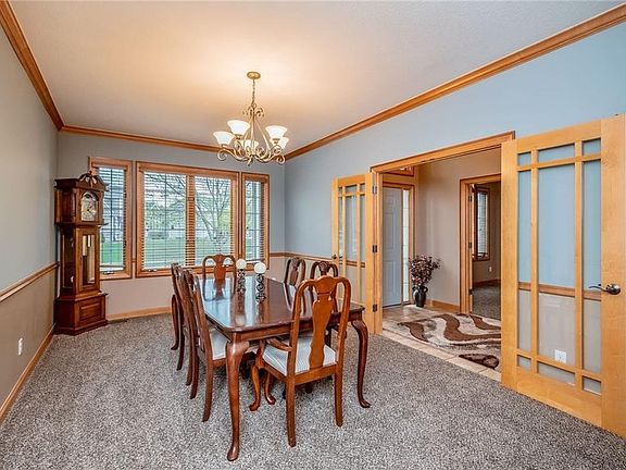 3rd image of 7477 Barnsley Dr
