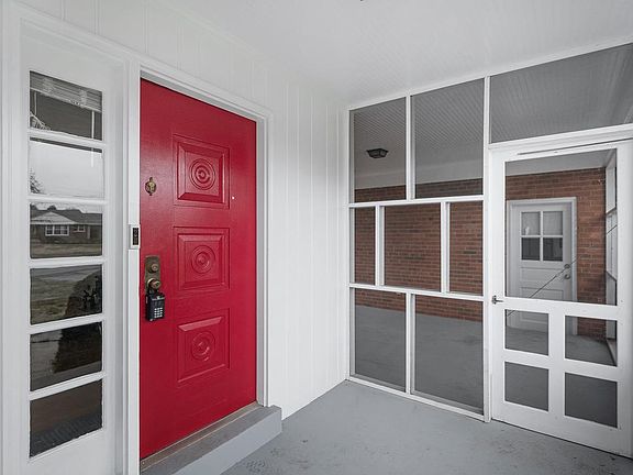 4th image of 16629 Alden Ave