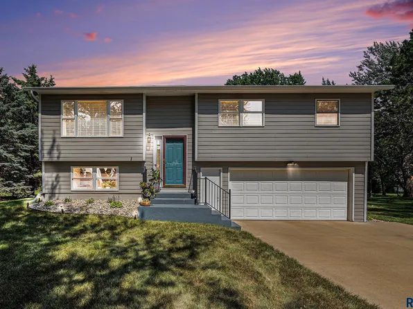 27094 Baron Pl, Sioux Falls, SD 57108