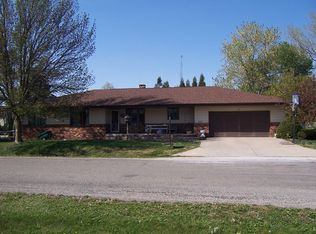 405 Lorraine Dr, Forrest, IL 61741