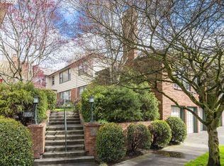 2211 NE Halsey St APT 10, Portland, OR 97232