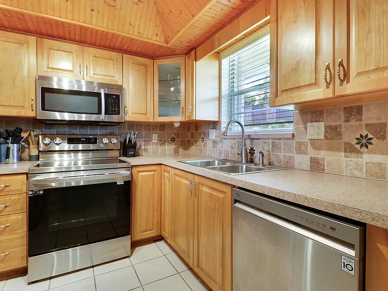 400 Fern St #1C — Photo 8