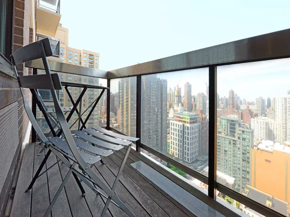 515 East 72nd Street image 9 of 10