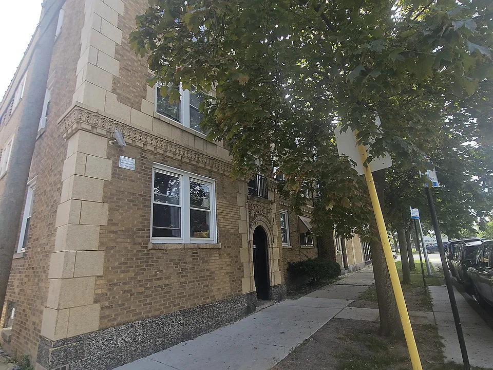 6009 N Mozart St #1E