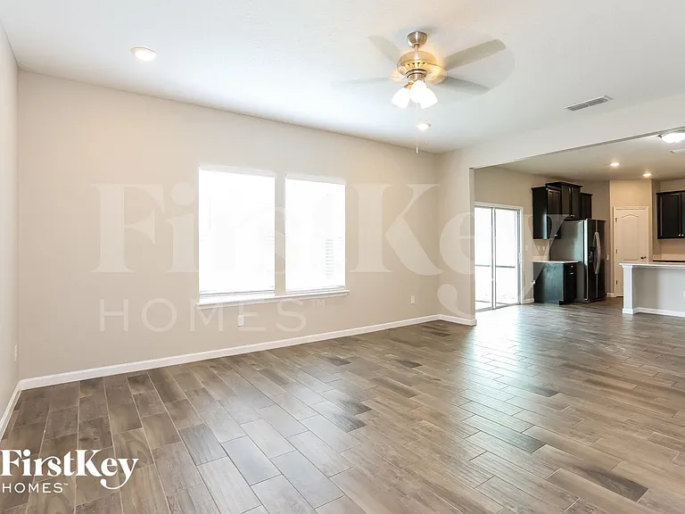 1300 Kendall Dr — Photo 6
