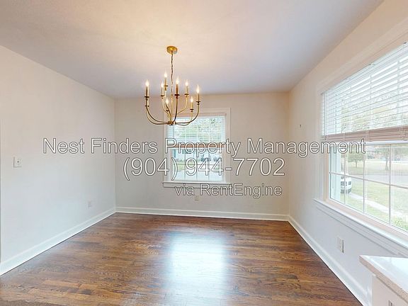 4th image of 2215 Larchmont Rd